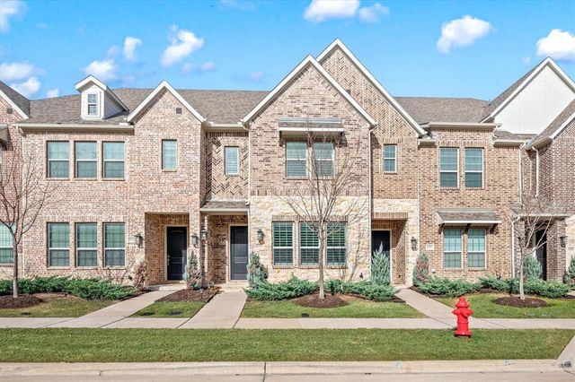 $469,000 | 1529 Windermere Way | West Side Farmers Branch