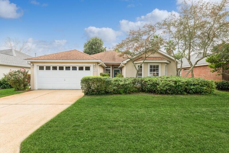 a view of front of house with a yard