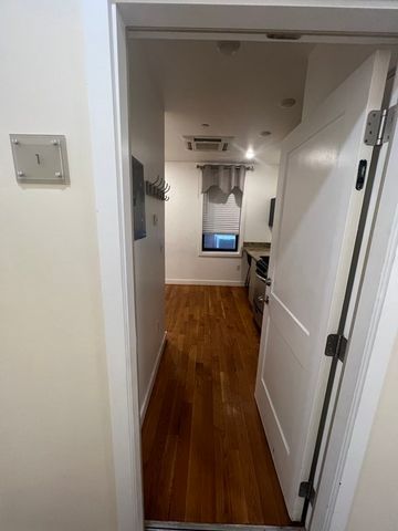 $1,550 | 21 5th Street, Unit 19 | Broadway