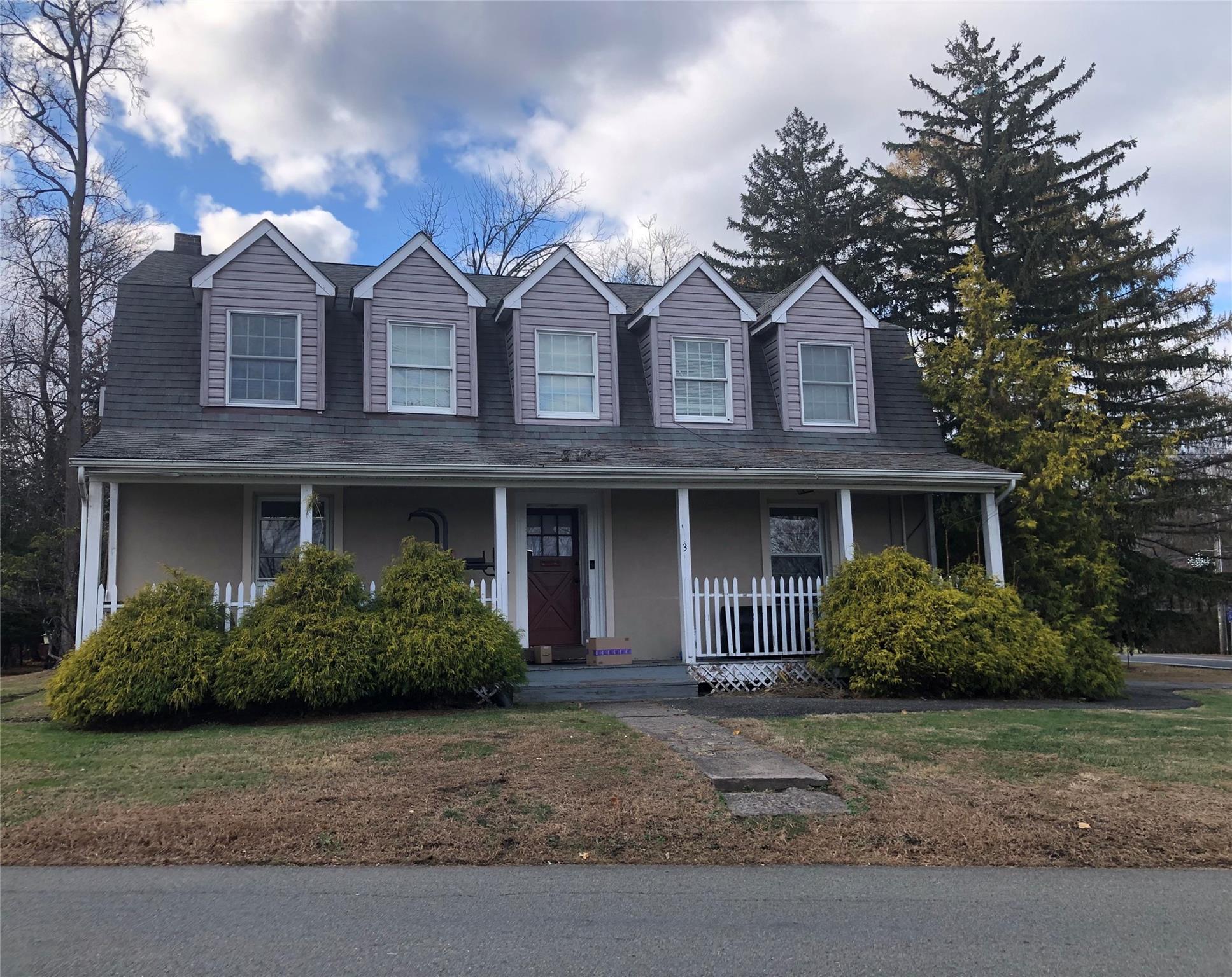 View of front facade with a porch