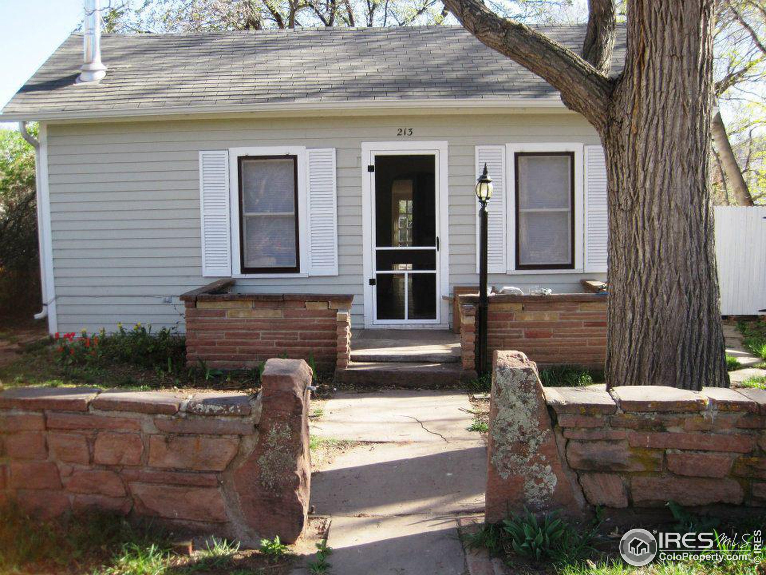 a front view of a house with garage