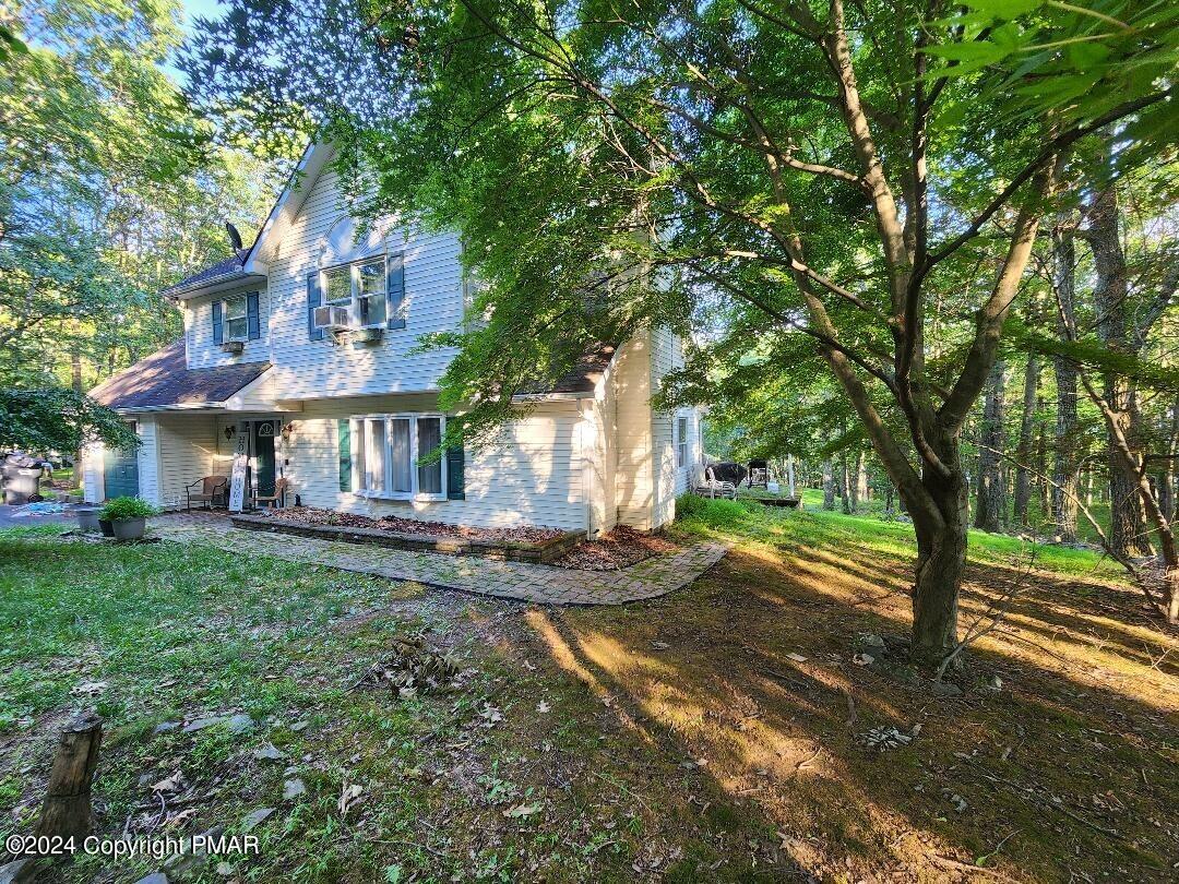 a view of a house with a yard