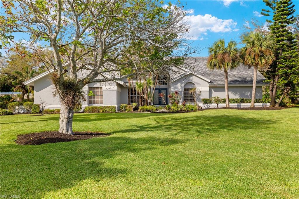 View of front of home featuring a front lawn