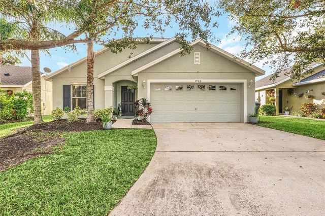 $329,000 | 1928 Commander Way | The Oaks