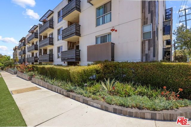 $4,695 | 1301 Brockton Avenue, Unit 105 | West Los Angeles