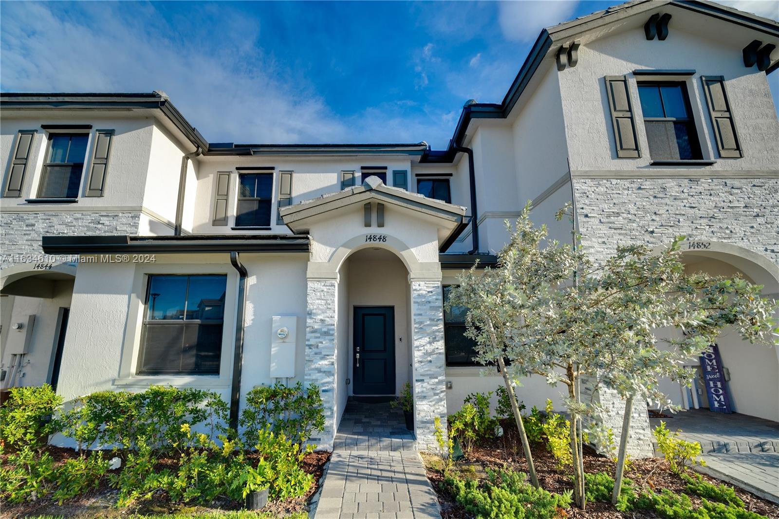 a house view with a outdoor space