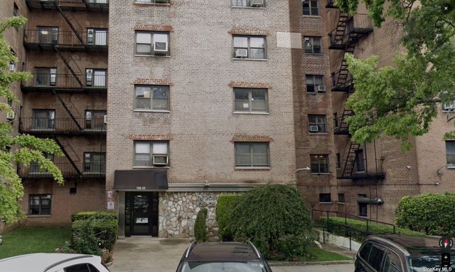 $270,000 | 138-25 31st Drive, Unit 3E | Flushing