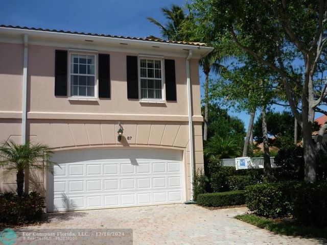 $589,000 | 87 Live Oak Circle | Tequesta Oaks