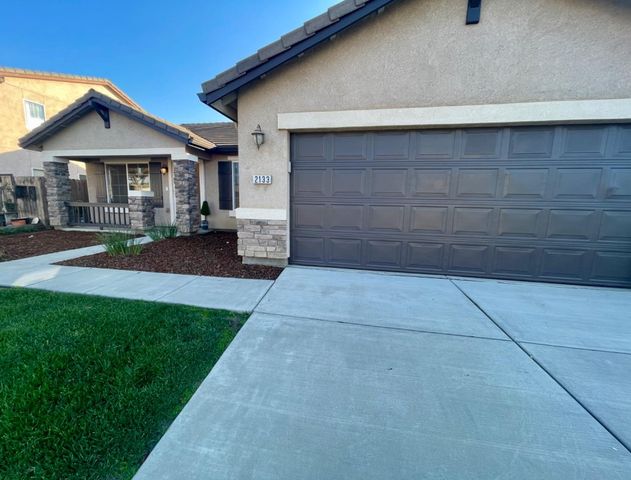 $369,900 | 2133 West Tudor Lane | Hanford