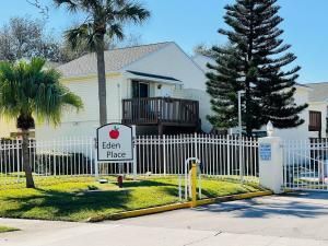 $1,600 | 641 Executive Center Drive, Unit P102 | West Palm Beach