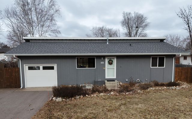 $269,900 | 905 Dale Street East | St. Joseph