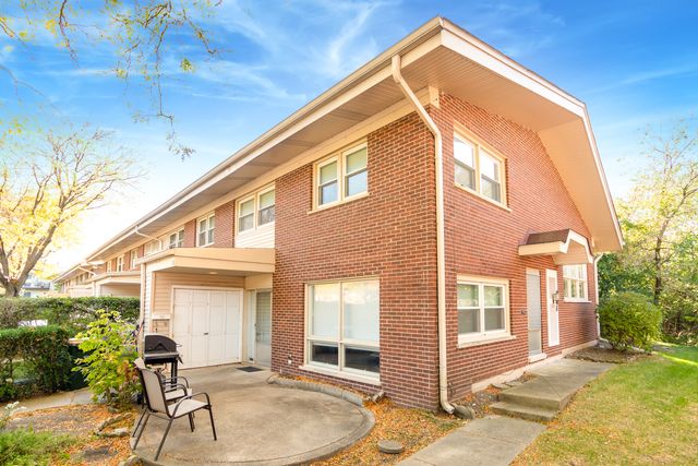 $2,990 | 56 North Dee Road | Park Ridge