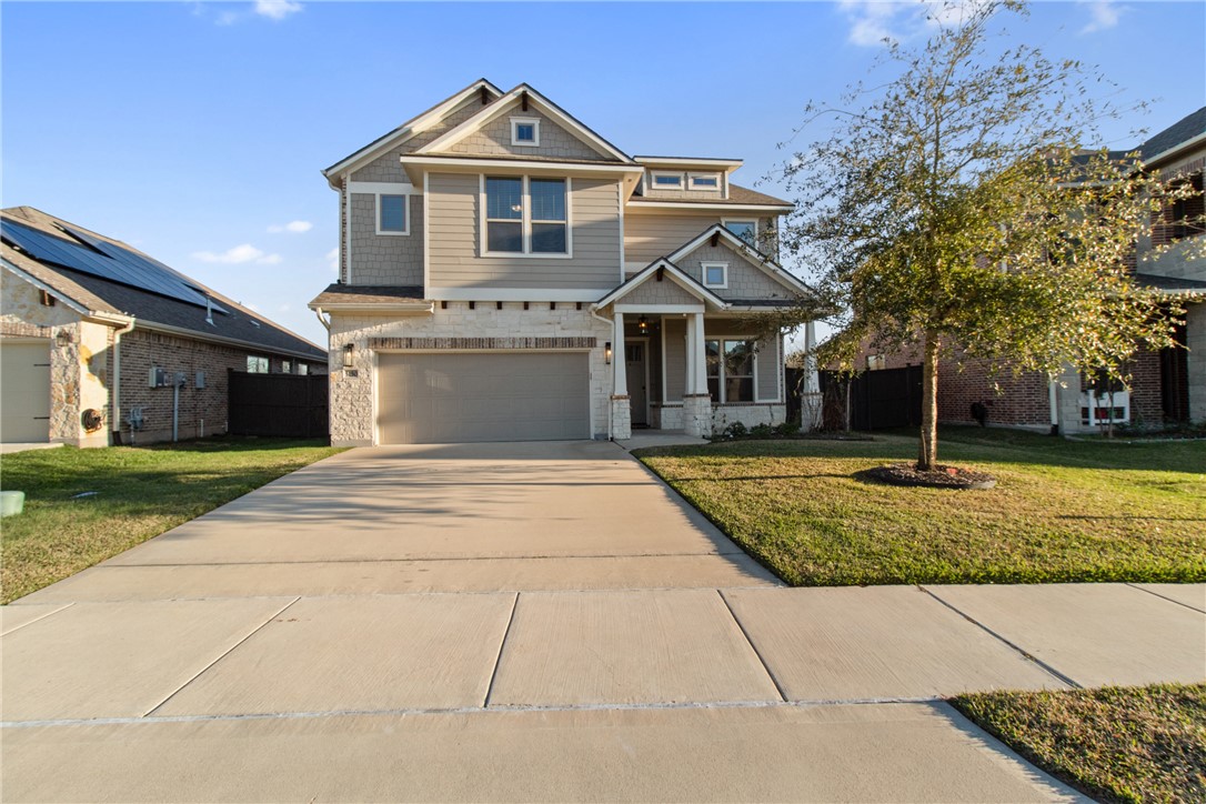 View of front of home featuring a front yard and a