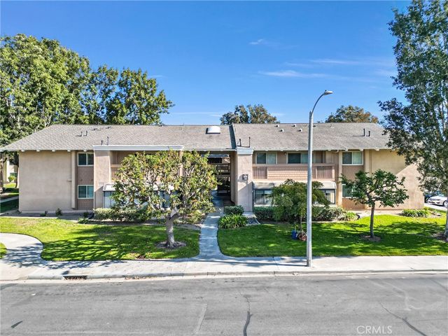 $594,000 | 8788 Coral Springs Court, Unit 5 (201E) | South Huntington Beach