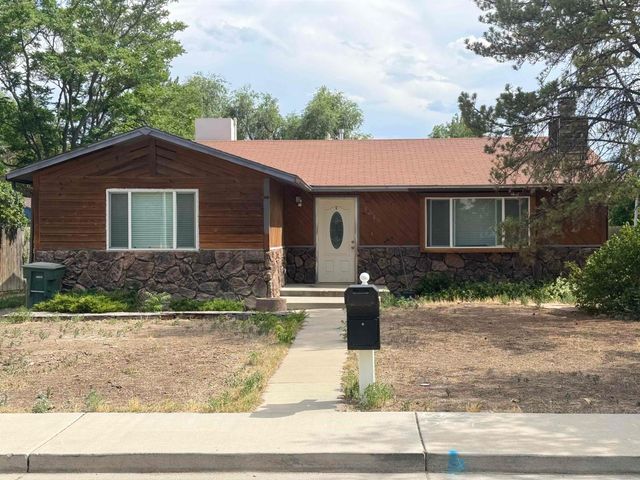 $390,000 | 1615 Pinyon Avenue | Fairmount