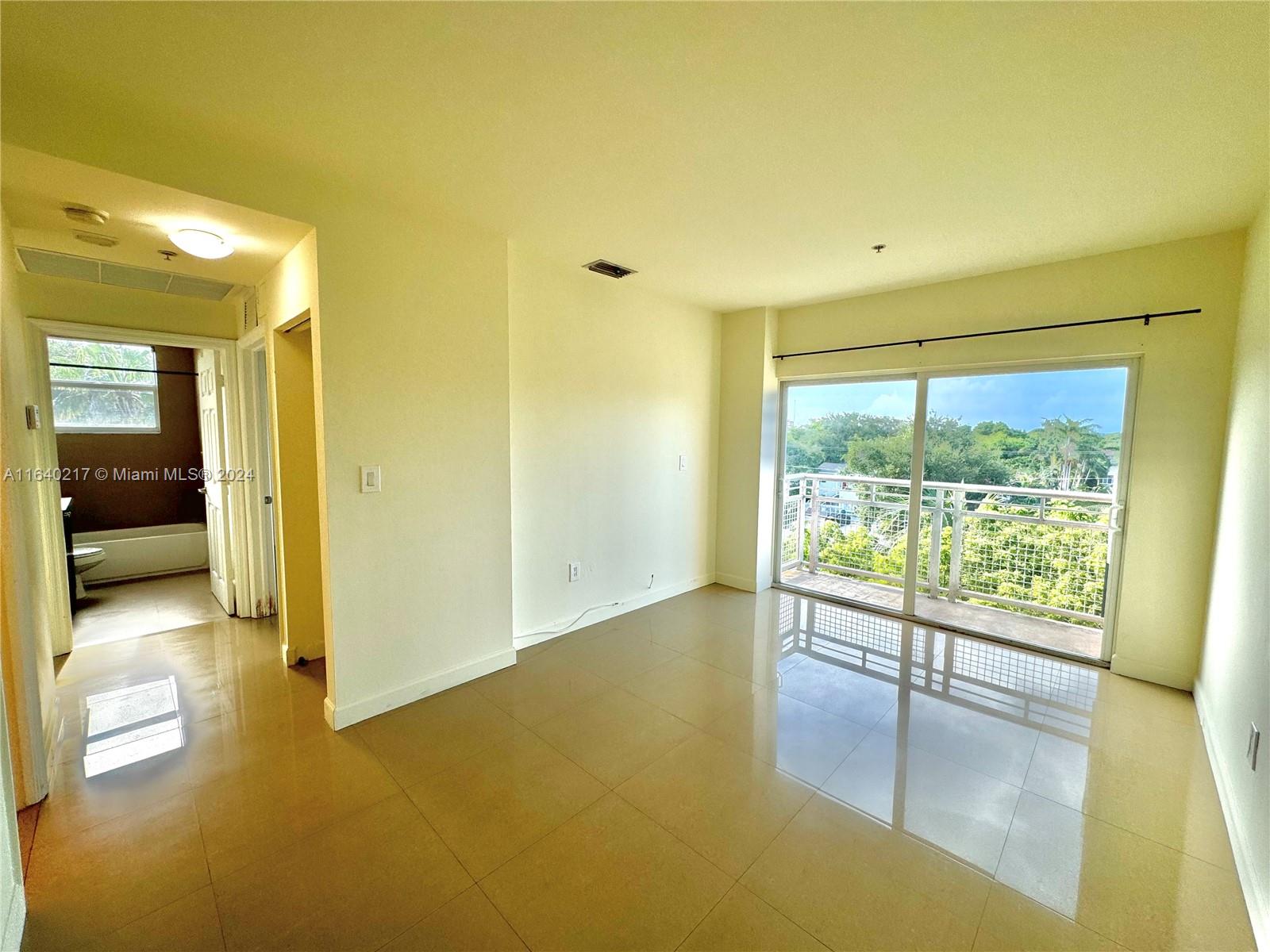 a view of livingroom with furniture