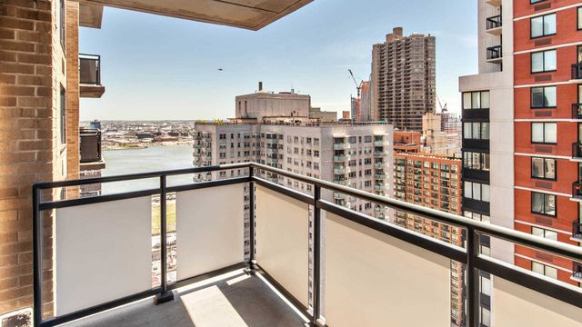 $3,674 | 245 East 40th Street, Unit 33G | Murray Hill