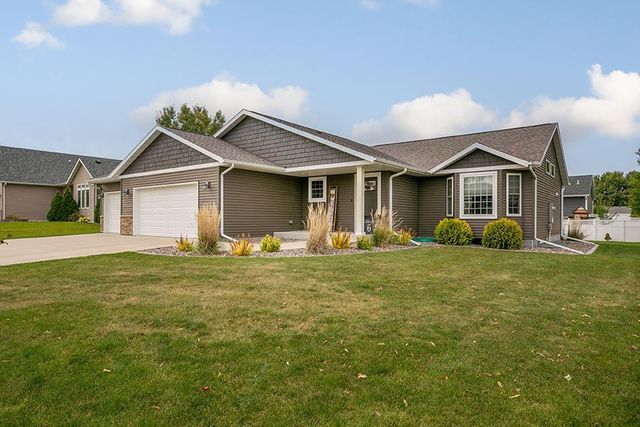 $423,500 | 626 Birchwood Lane Southeast | Owatonna