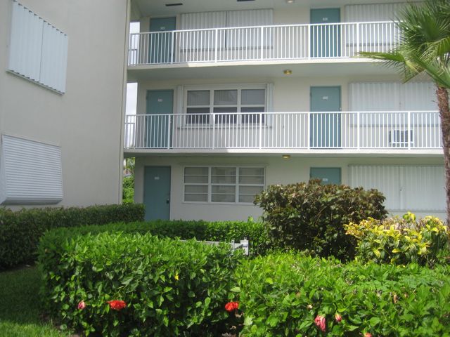 $180,000 | 210 Horizon Street East, Unit 109 | Boynton Beach