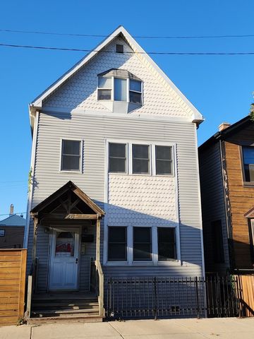 $1,950 | 726 West 17th Street, Unit 2 | Pilsen