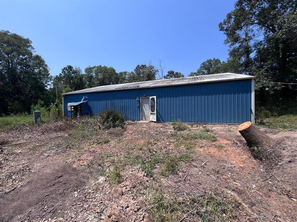 a view of a barn in the middle of a yard