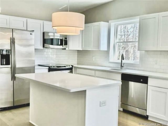 $2,200 | 176 Boston Post Road, Unit I | Westbrook