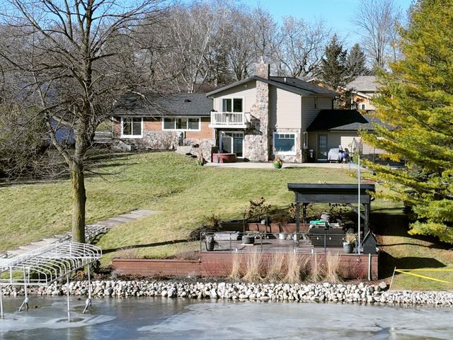 $899,000 | 930 Jessie Lane | Random Lake