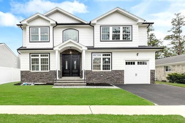 $1,698,888 | 46 Colonial Road | Old Bethpage