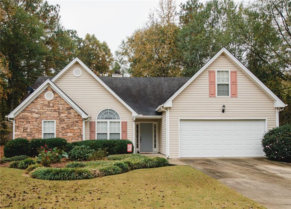 a view of front of house with a yard