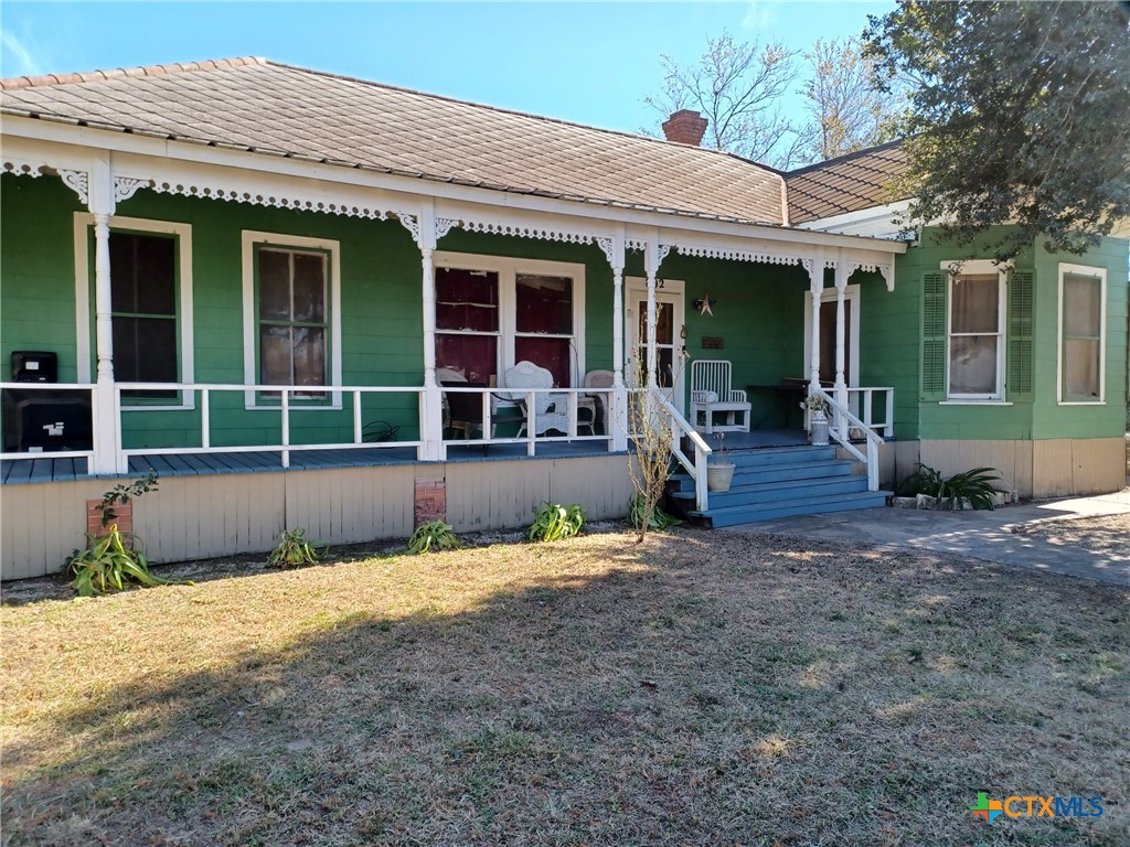 a view of a house with porch and sitting area