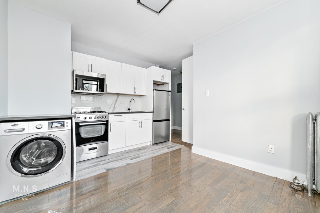 a view of kitchen and washer and dryer