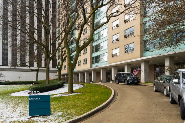 $350,000 | 3180 North Lake Shore Drive, Unit 5F | Lake View East