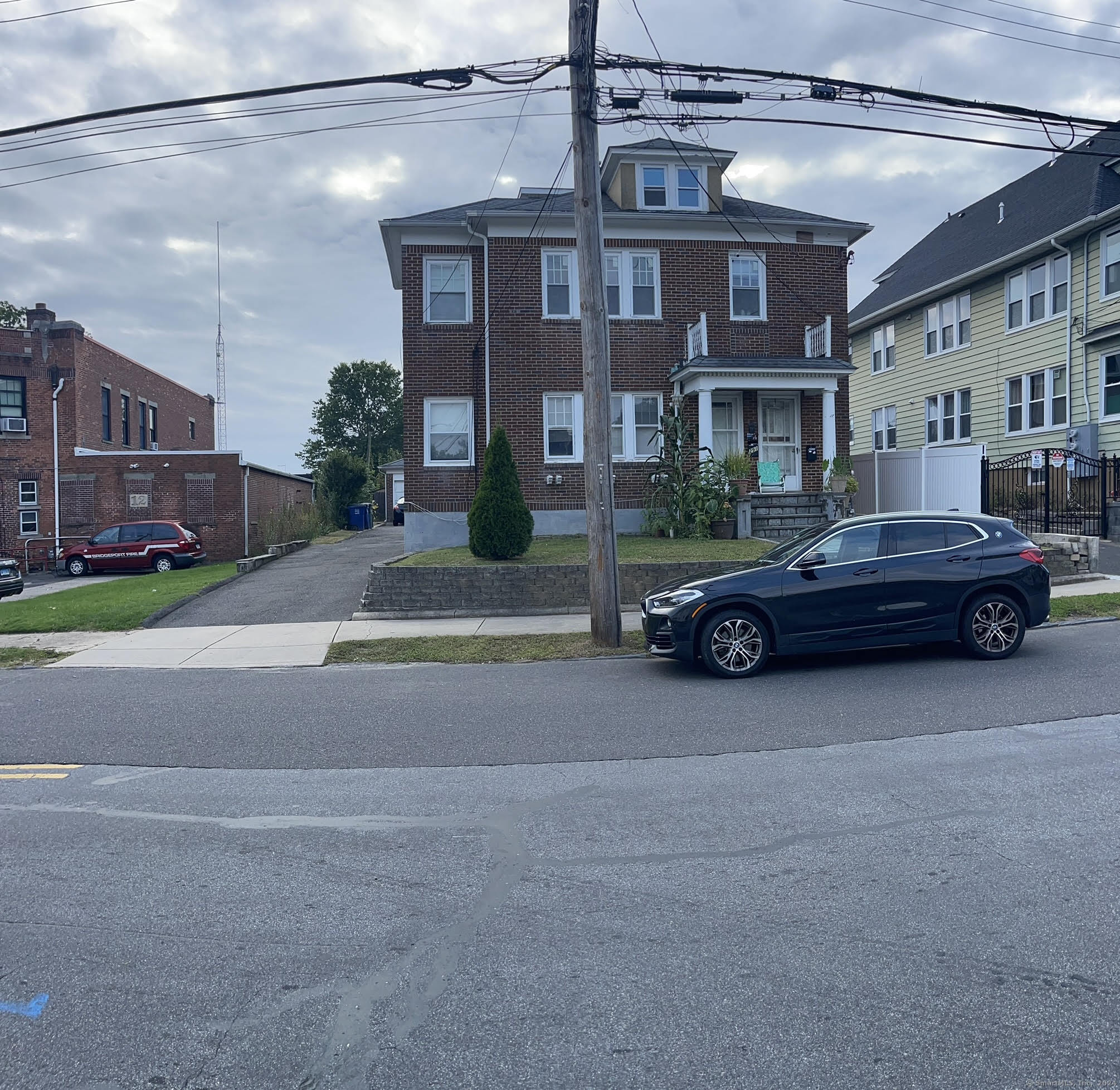 a car parked in front of a building