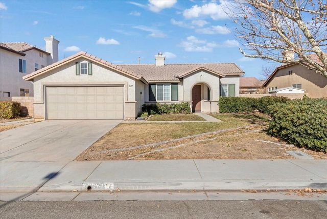 $2,875 | 1629 Ave H4 West | Desert View