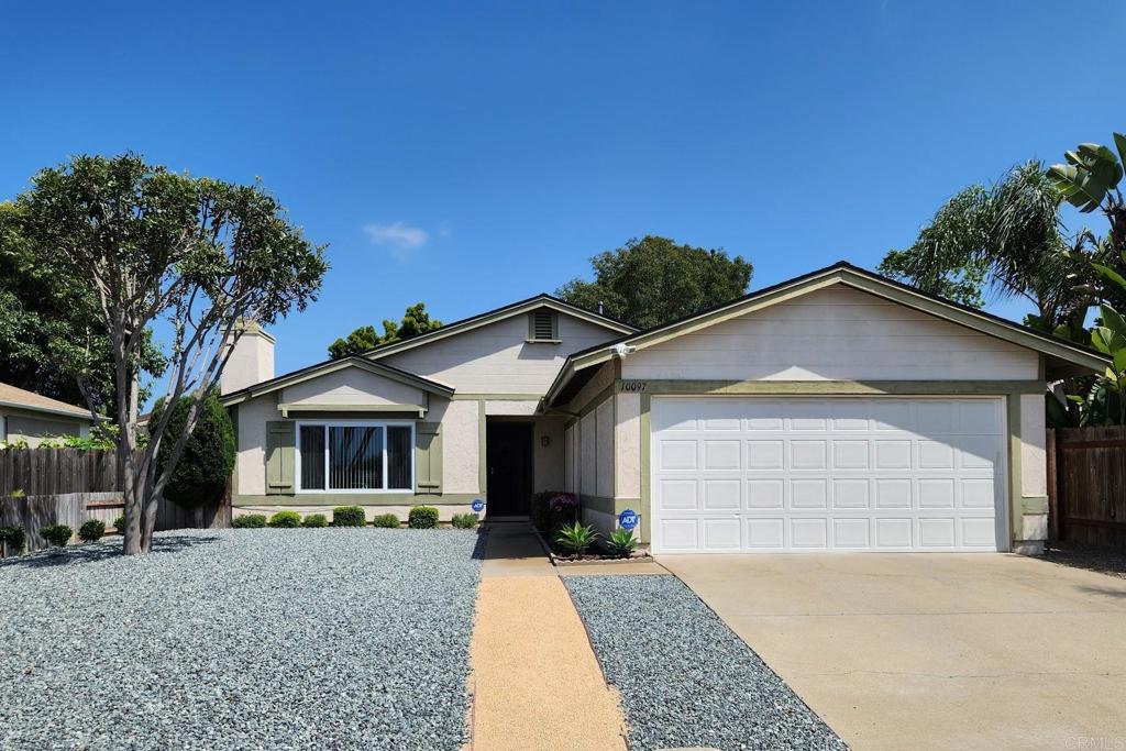 a view of a yard in front of house