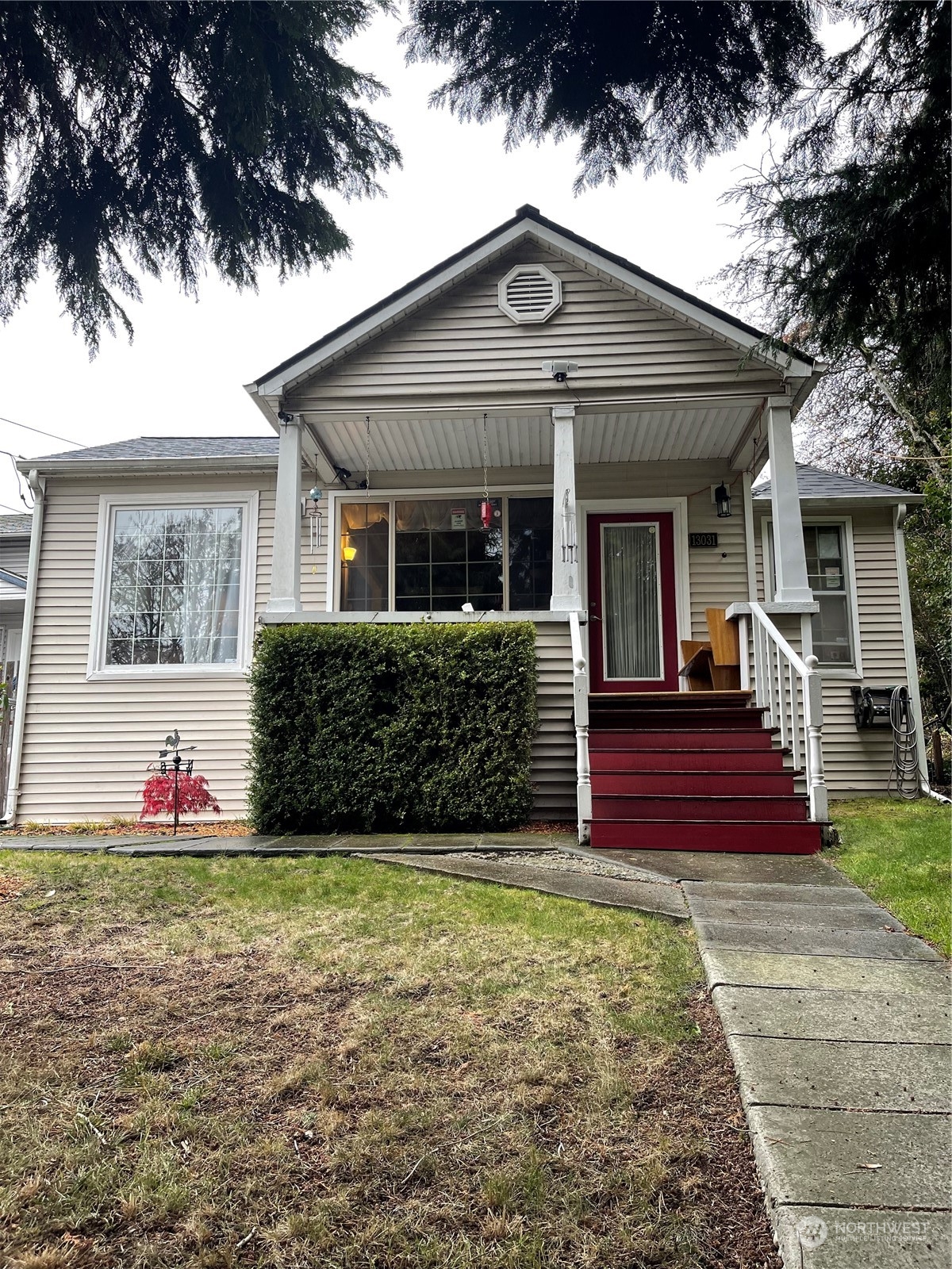 a view of a house with backyard and porch