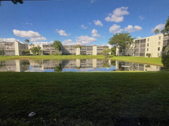 $169,990 | 6585 Kensington Lane, Unit 104 | Villages of Oriole