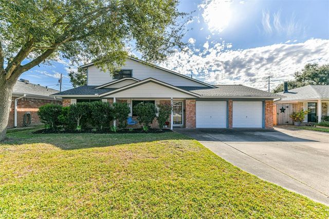 $375,000 | 822 North Kaufman Drive | Deer Park Gardens