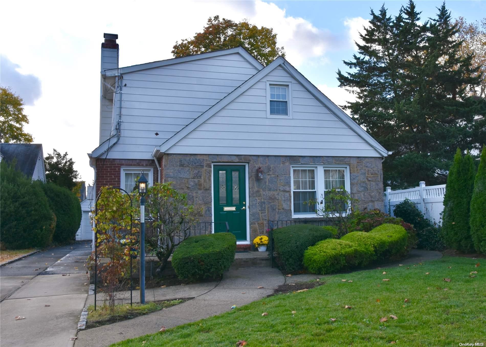 a view of a house with a yard and plants