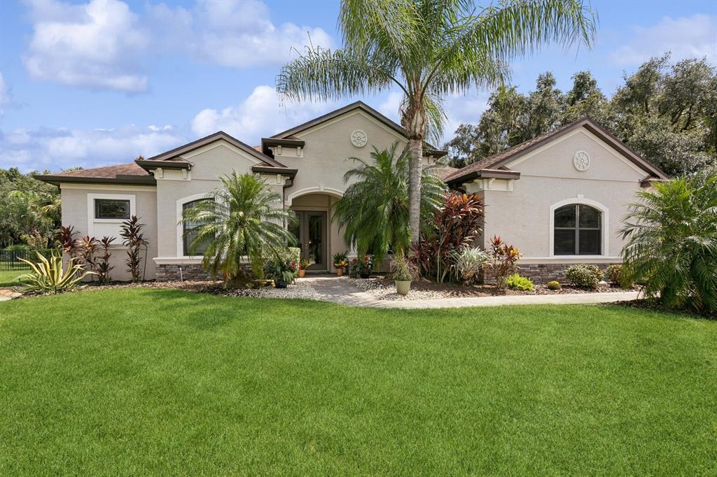 a view of a house with a yard