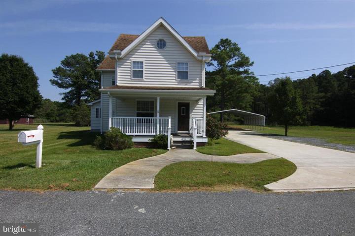 a view of a house with backyard porch and garden