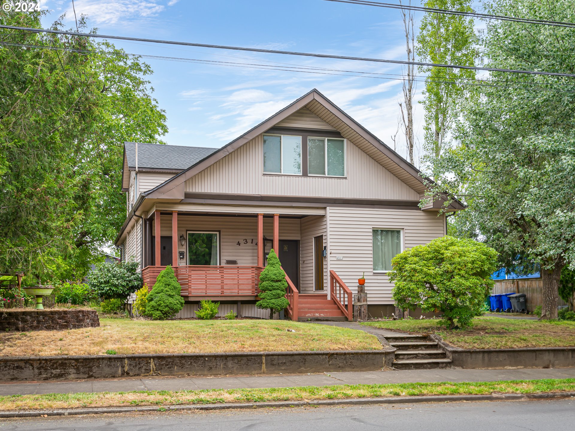 a view of front a house with a yard