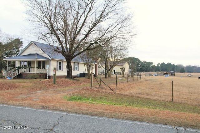 $325,000 | 705 Lake Artesia Road | Turkey Township - Sampson County