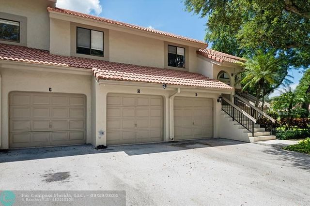 $3,000 | 5750 Coach House Circle | Southwest Boca Raton