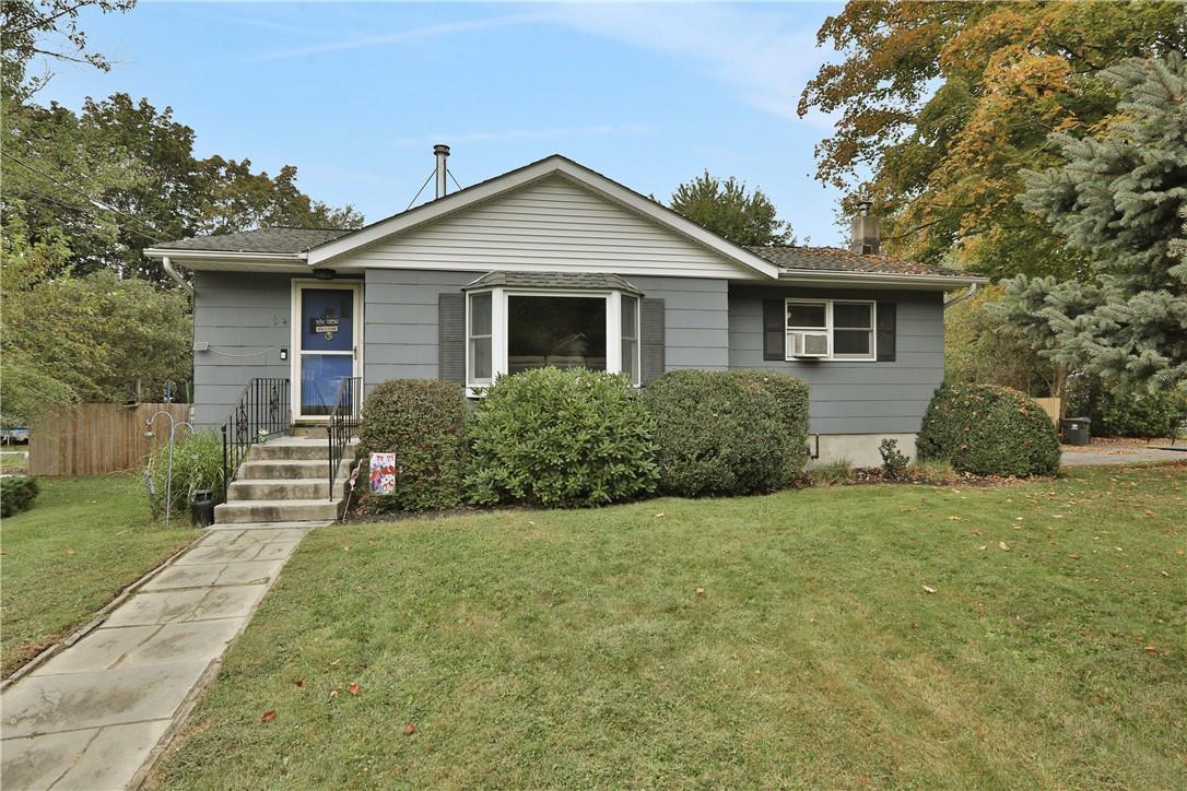 View of front of house featuring a front yard