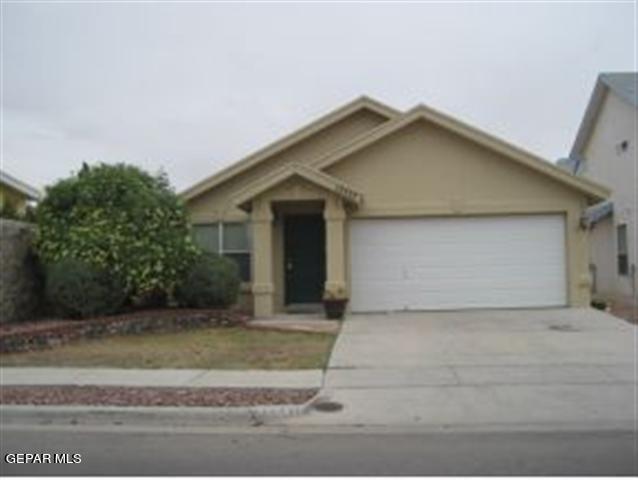 a view of a house with a yard and garage