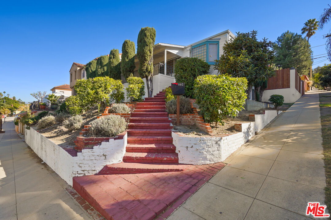 a view of a pathway of the house