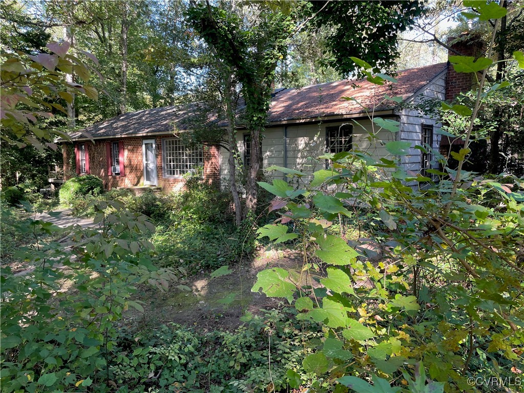 a view of a backyard of the house