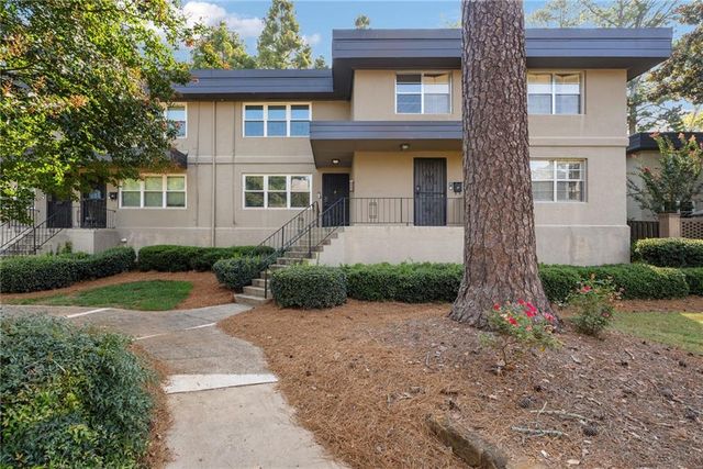 $289,900 | 284 Lakemoore Drive Northeast, Unit E | North Buckhead