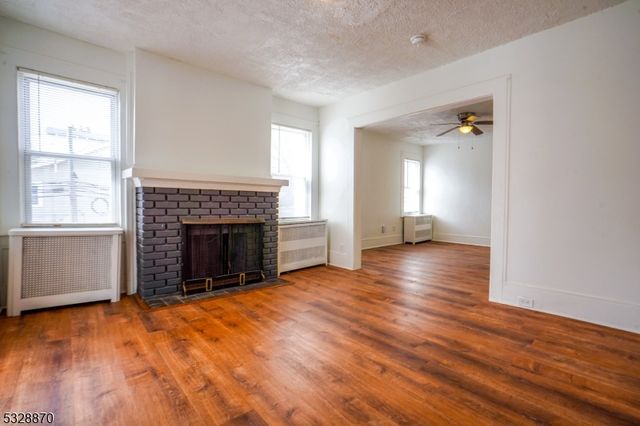 $2,100 | 147 West End Avenue | Lower Vailsburg